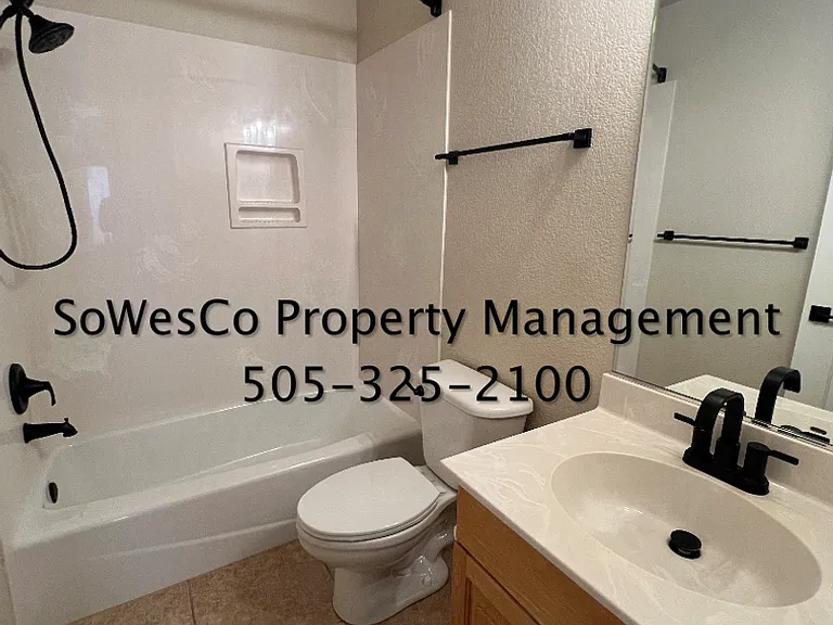1936 Hollyhock Cir — Photo 16