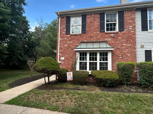 448 Saint Giles Ct, Somerset, NJ 08873