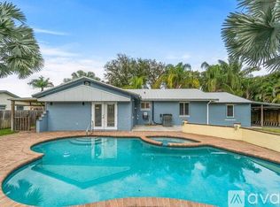 7510 Overlook Dr, Lake Worth, FL 33467