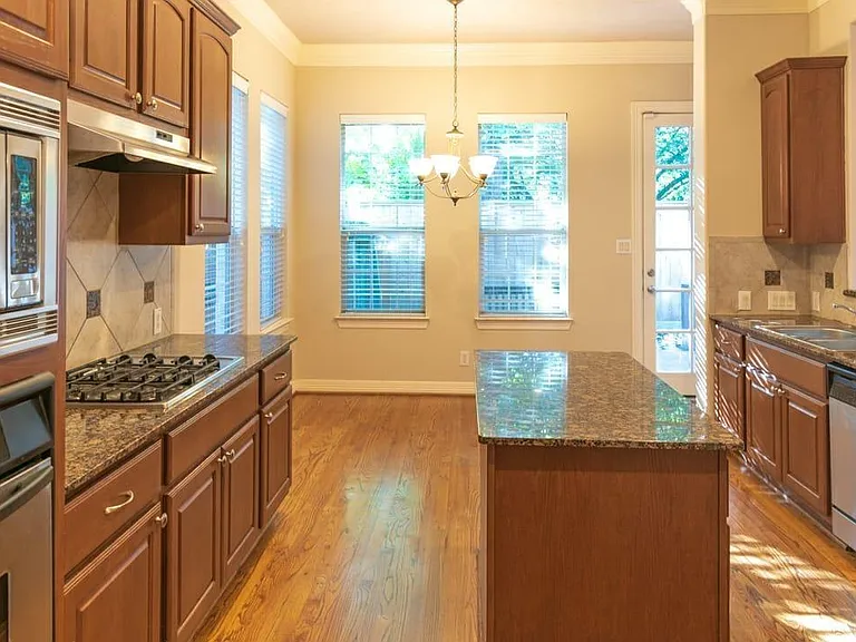 1507 Shady Villa Manner — Photo 5