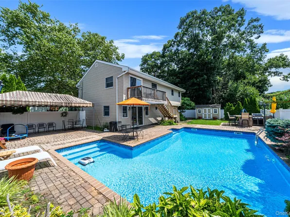 12 Alice Lane, Commack, NY 11725