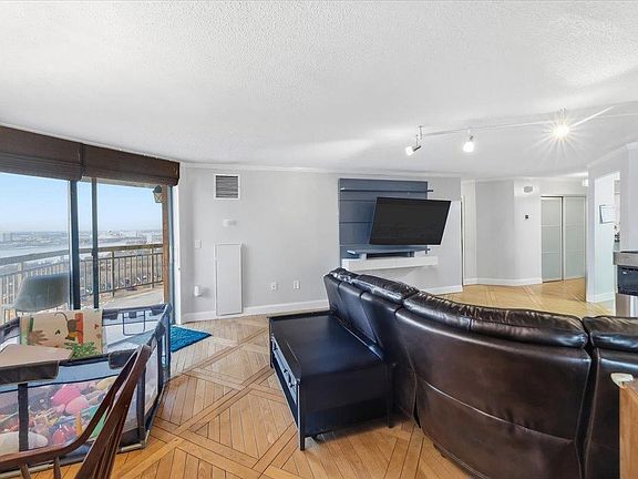 4th image of 2208 Harmon Cove Tower