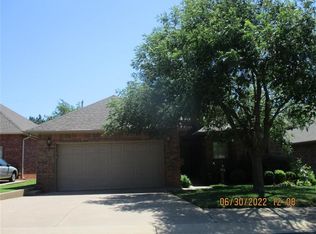 13832 Crest Glen Rd, Edmond, OK 73013