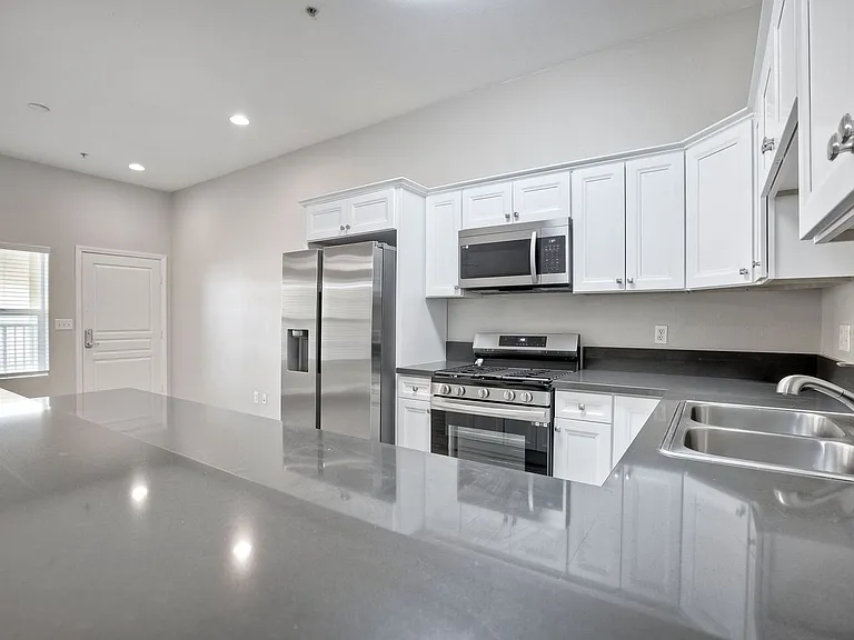 Harborview Apartments — Photo 17