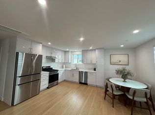 Spacious 1000 Sq. Ft. Single-Floor Back ADU in a 2-Story Duplex Burbank, Burbank, CA 91501