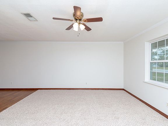 3rd image of 507 Vicki Dr