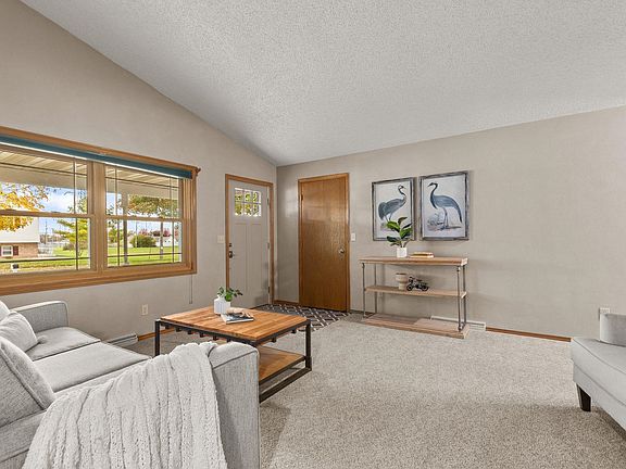 4th image of 2724 S Summerset Dr