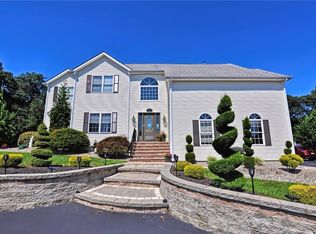 56 Red Hawk Dr, Cranston, RI 02921