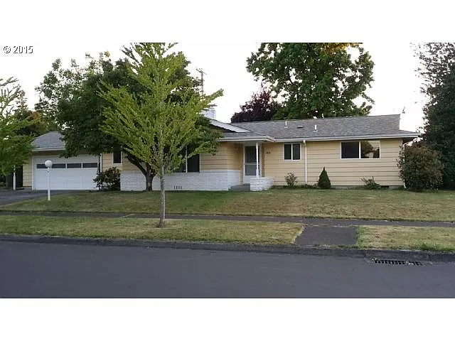 2494 Newcastle St photo 1