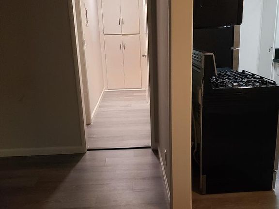 3rd image of 5130 Woodman Ave #22