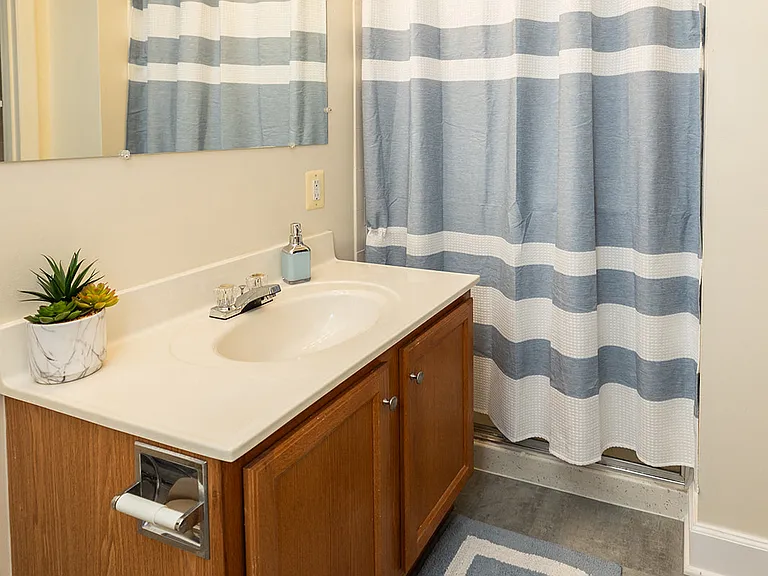Woodridge Apartments — Photo 11