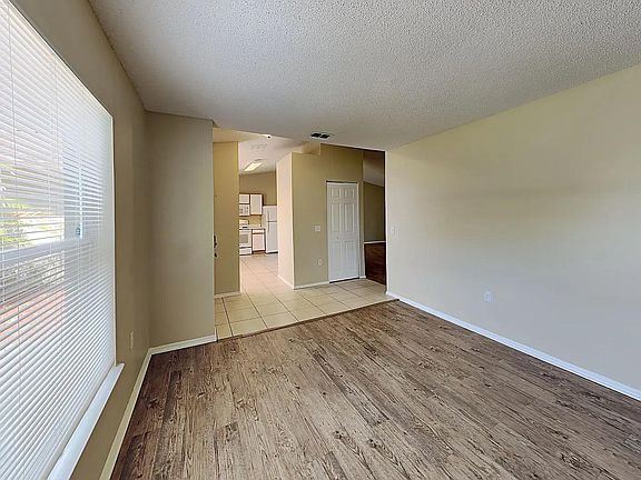 5th image of 908 Albertville Ct