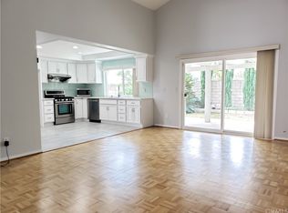 15561 Whiteoak Ln, Huntington Beach, CA 92647