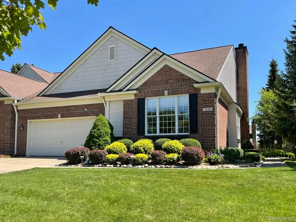 1630 Boulder Ct, Rochester, MI 48306