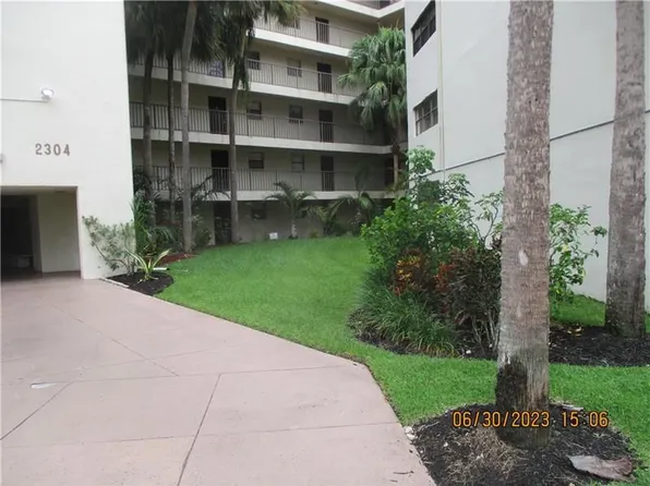2304 S Cypress Bend Dr APT 212, Pompano Beach, FL 33069