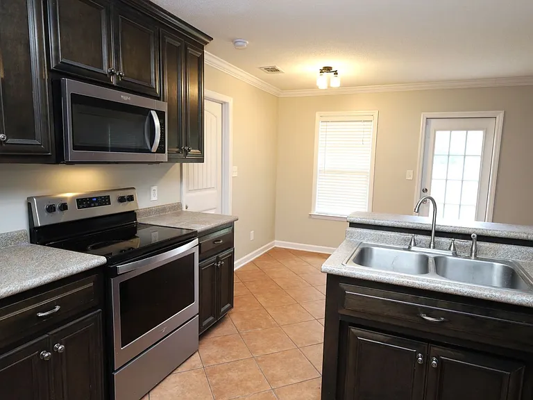 5313 Vine Dr — Photo 5