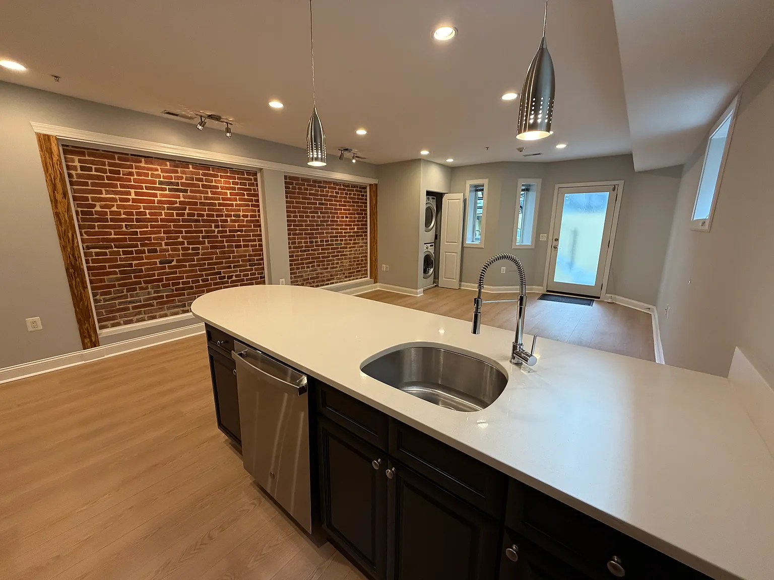 2 bed, 1100 sqft, $2,500 — Photo 4