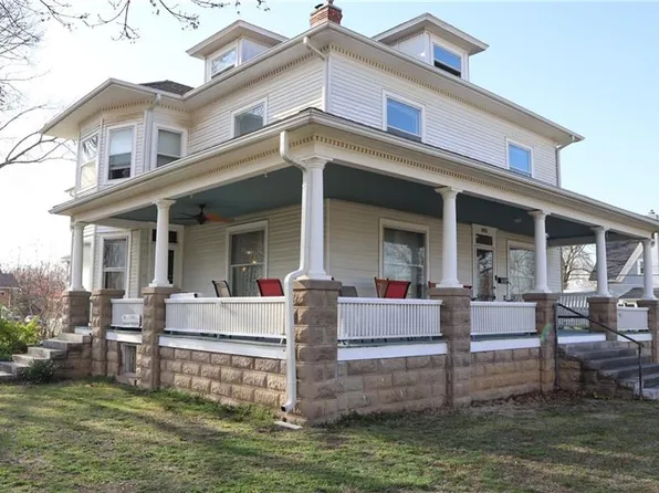 105 N Oak St, Garnett, KS 66032