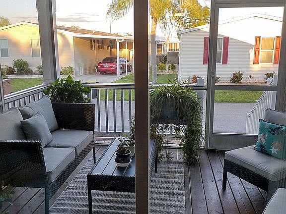 Screened in lanai 