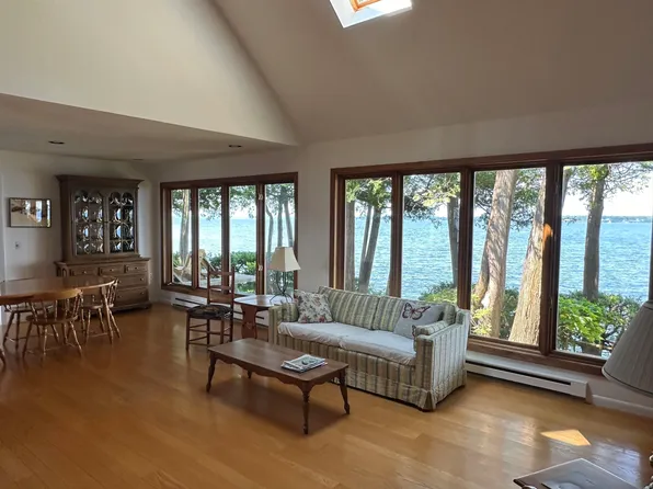 221 West Shore Road, Grand Isle, VT 05458