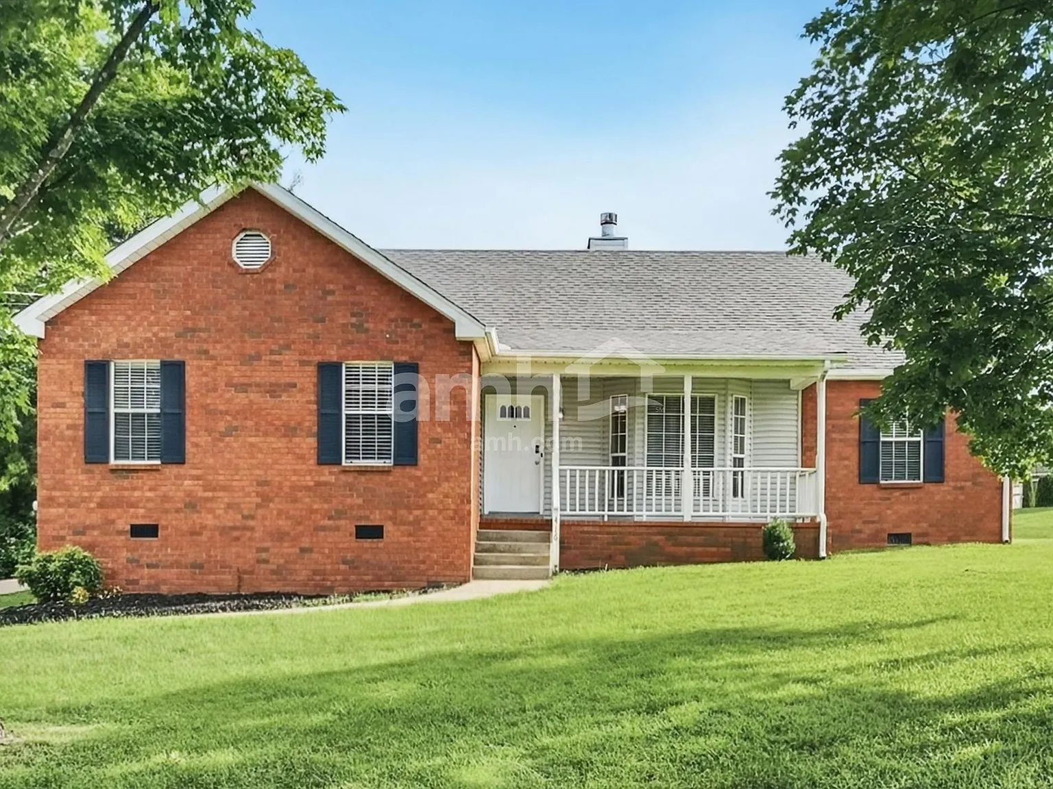 3 bed, 2.0 bath, 1347 sqft, $2,105 — Photo 1