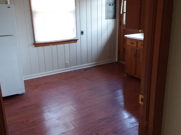 3rd image of 406 Bunkerhill Dr Unit B