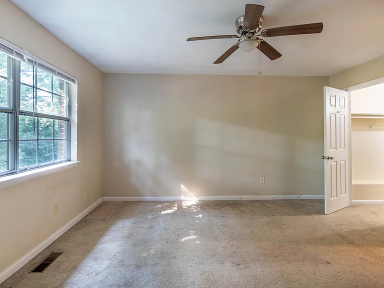 389 Charles St — Photo 14