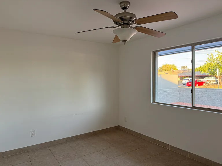 644 E La Jolla Dr — Photo 25