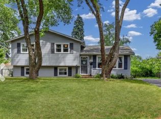631 Pierce Ct, Grayslake, IL 60030