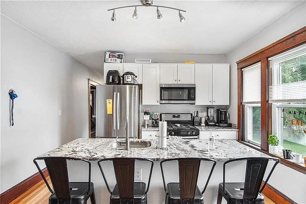 4 bed, 1377 sqft, $2,200 — Photo 1