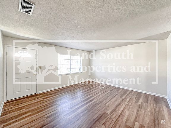4th image of 318 Ariana St