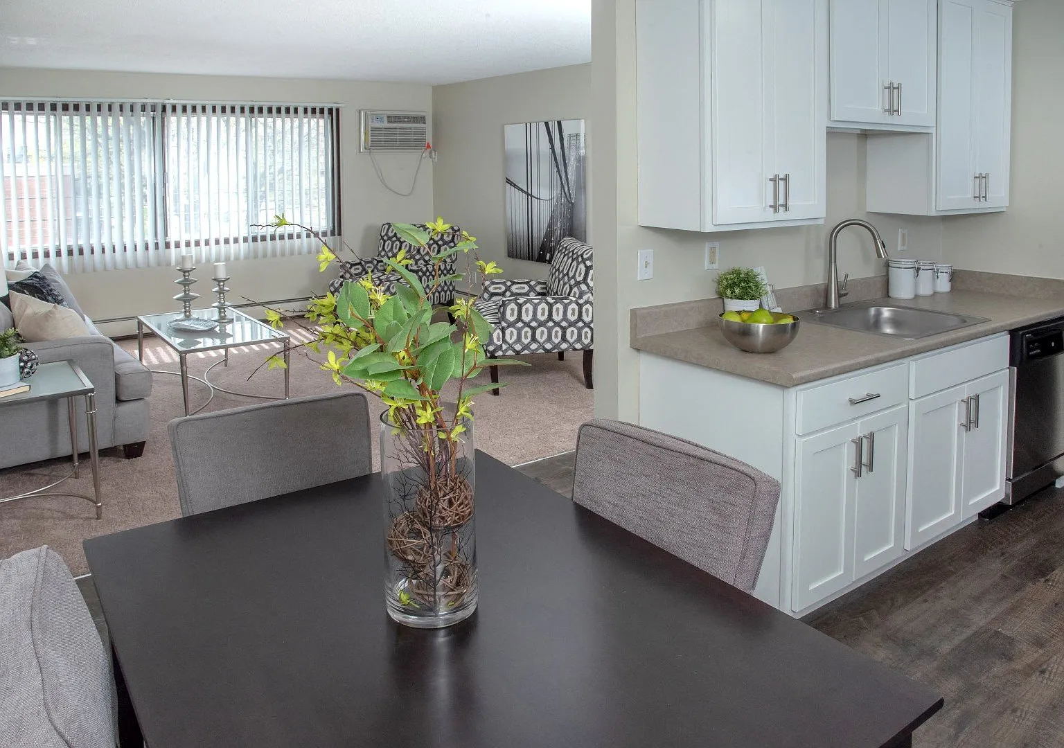 600 10th Ave Apartments — Photo 3