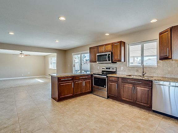 3rd image of 3815 W Garden Dr