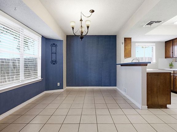 3rd image of 8509 Slant Oak Dr