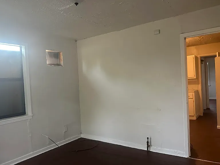 2221 Woodlawn St #2221 — Photo 2