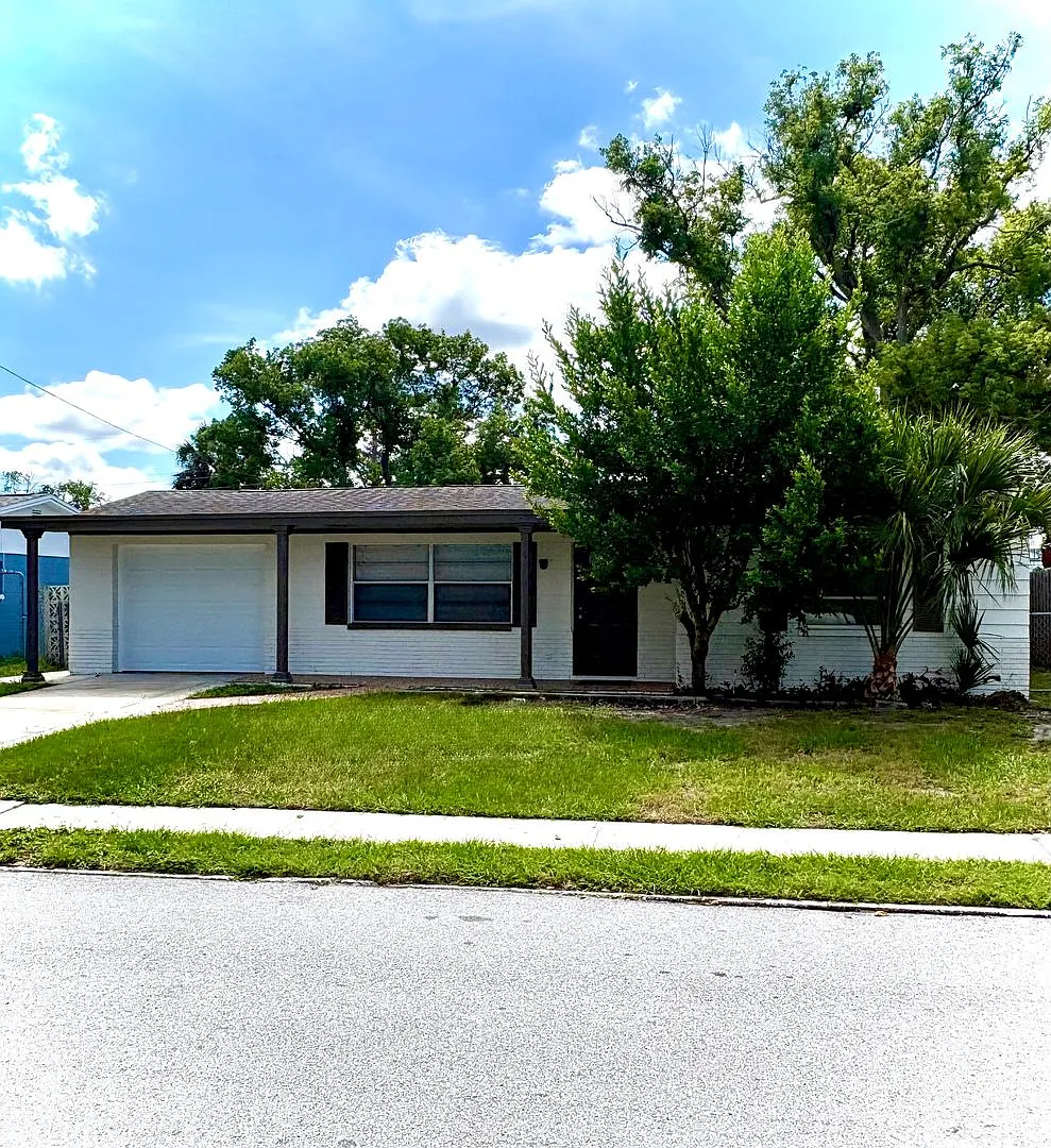 Spacious Updated 3 Bedroom 1 Bath — Photo 1
