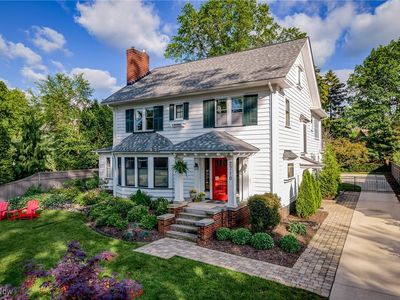 2710 W Saint James Pkwy, Cleveland Heights, OH, 44106