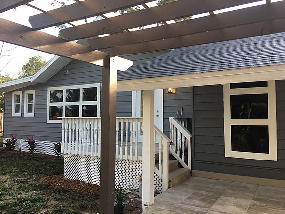 4th image of 910 Dennis Ave