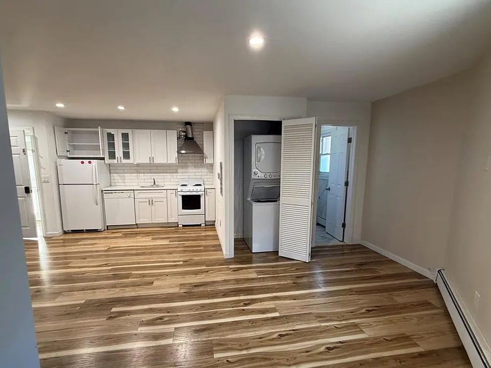 203 E Ruby Ave #1