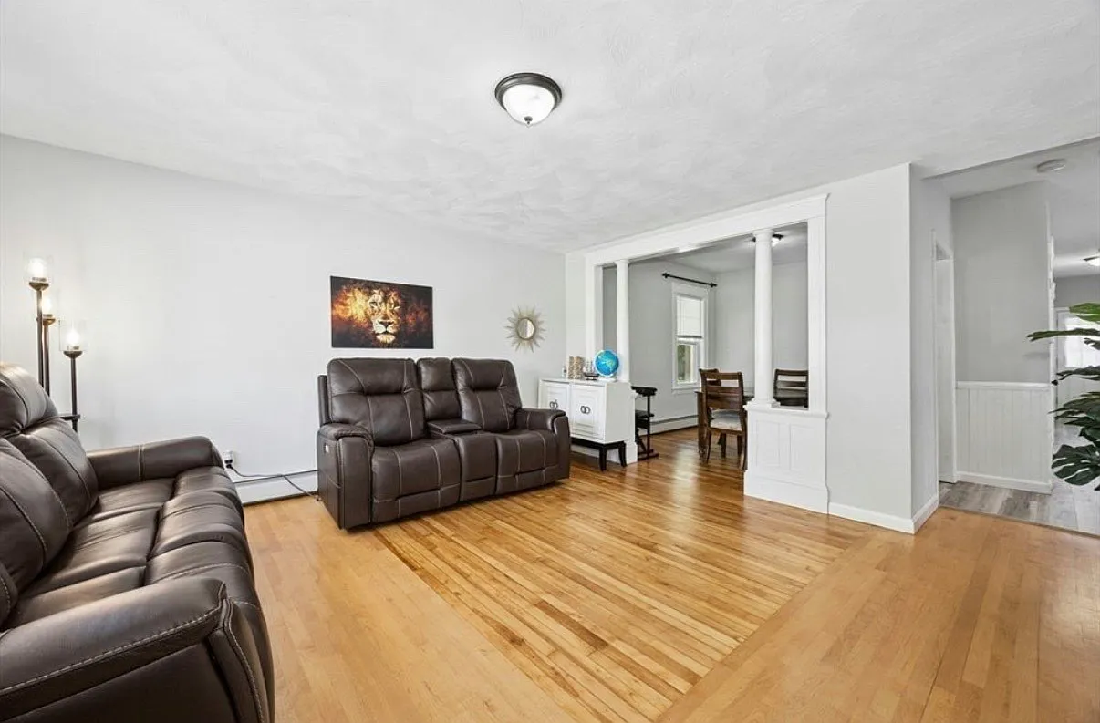 3 bed, 1.5 bath, 1100 sqft, $2,800 — Photo 3