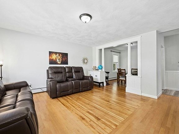 3rd image of 28 Villa Rd #1