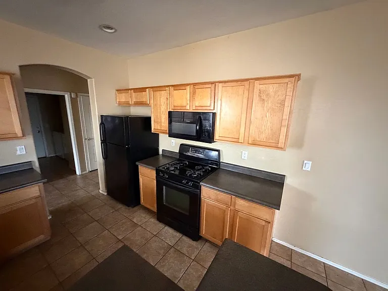 3202 S 104th Ave — Photo 5