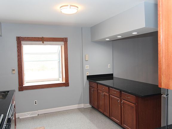 5th image of 1224 Mulford St
