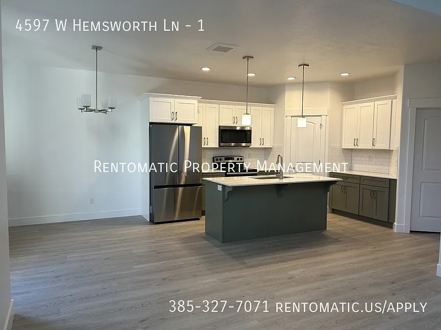 3 bed, 2.5 bath, 2280 sqft, $2,249 — Photo 2