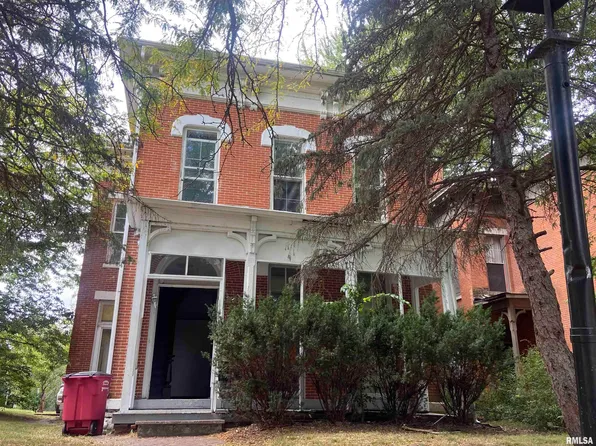 831 N 5th St, Quincy, IL 62301