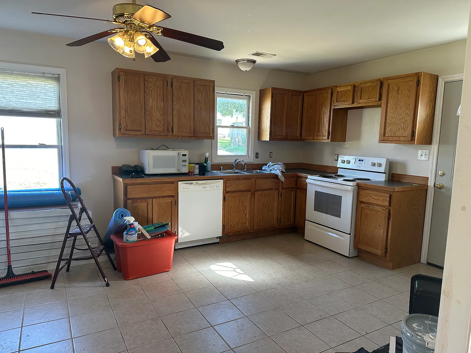 2 bed, 1051 sqft, $1,350 — Photo 3