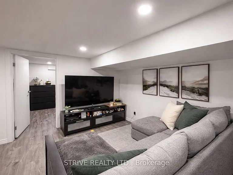 23 Burnfield Ave — Photo 2