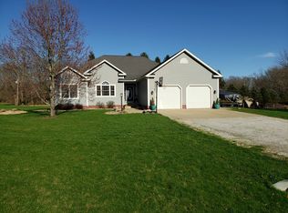 16 Brents Ln, White Heath, IL 61884