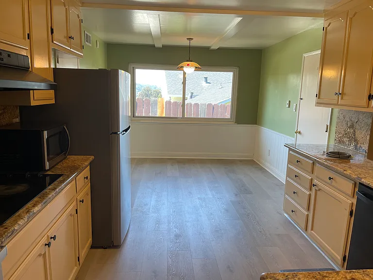 3420 Fleetwood Dr — Photo 6