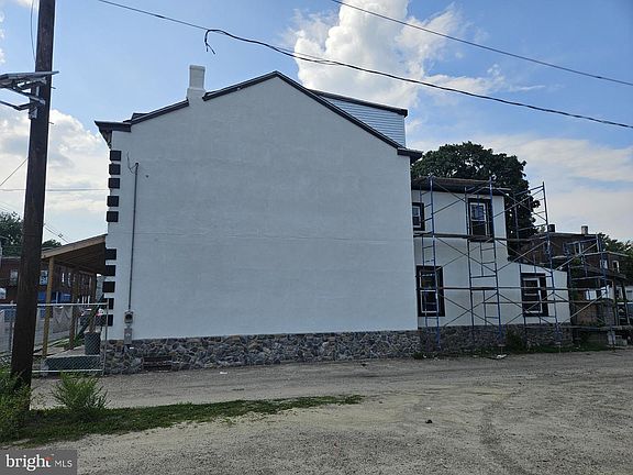 3rd image of 114 Chambers St